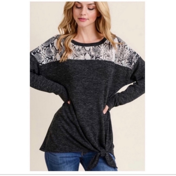 Contrast Snake Print Tie bottom sweater - Picture 2 of 7